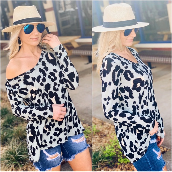 ✨✨LAST ONE✨SPRING FLING LEOPARD PRINT  TOP - Picture 5 of 8